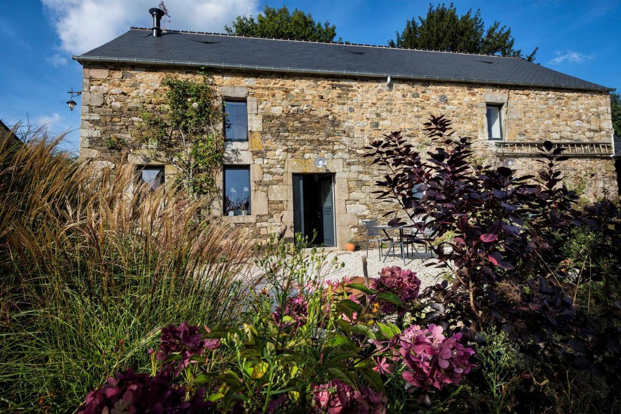Au Fil De L'Eau Bed & Breakfast Le Vast Exterior photo
