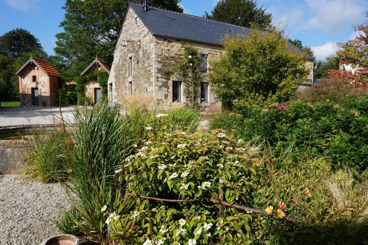 Au Fil De L'Eau Bed & Breakfast Le Vast Exterior photo