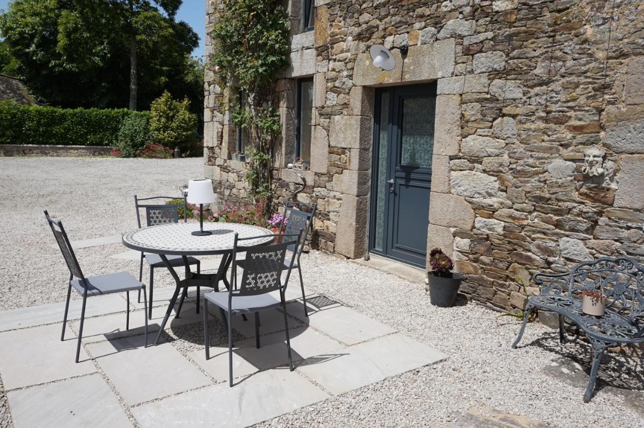 Au Fil De L'Eau Bed & Breakfast Le Vast Exterior photo