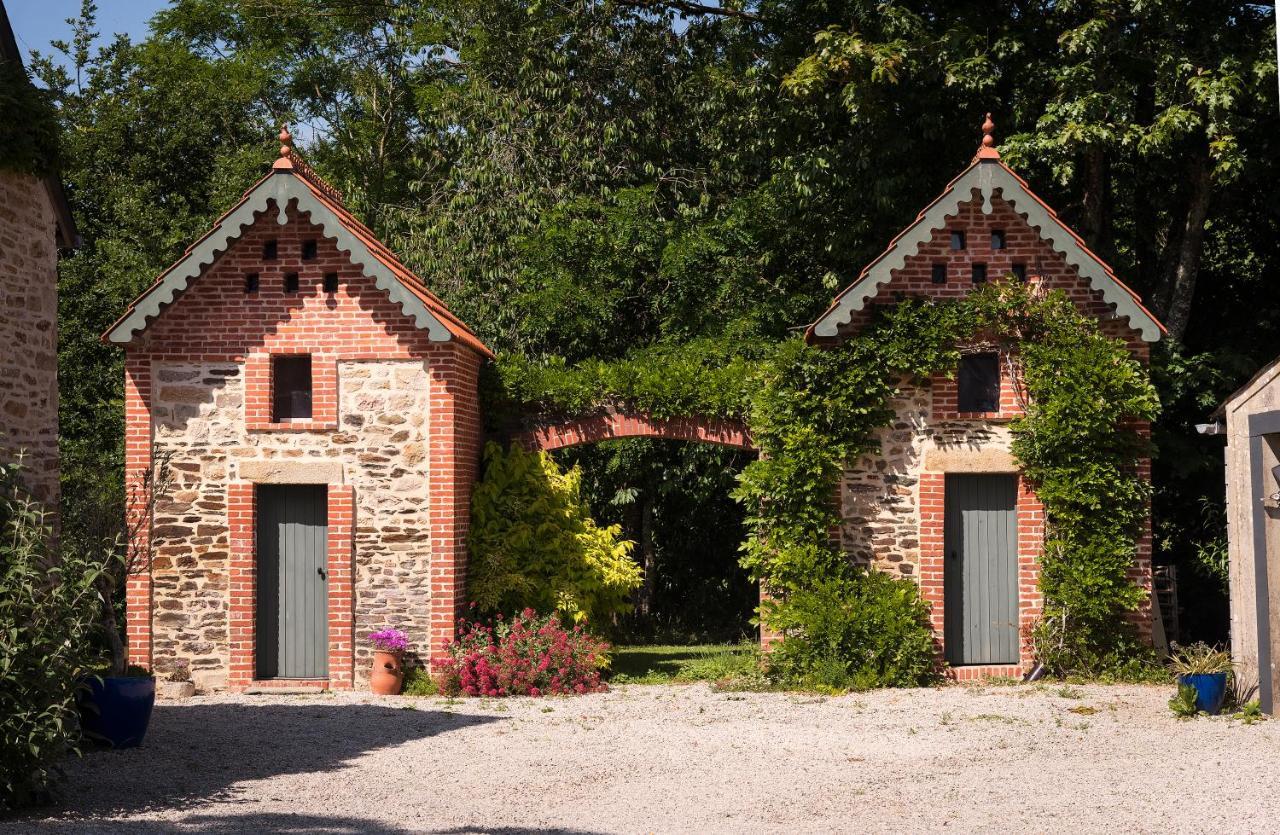 Au Fil De L'Eau Bed & Breakfast Le Vast Exterior photo