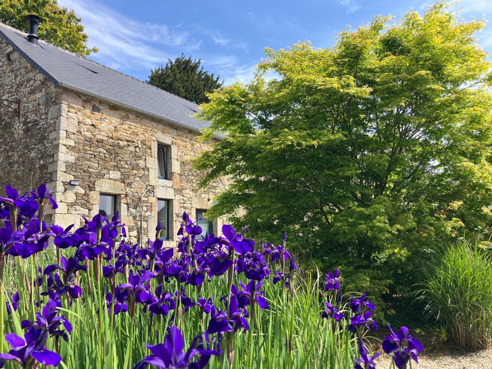Au Fil De L'Eau Bed & Breakfast Le Vast Exterior photo